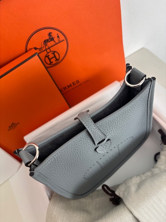 エルメス エブリン （ブランドバッグ）の商品画像 - 査定依頼日：2025年12月2日 - 最高査定価格：325,000円