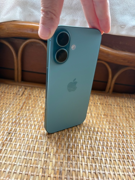 iPhone iPhone 16 128GB SIMフリー（スマホ）の商品画像 - 査定依頼日：2026年7月8日 - 最高査定価格：80,000円