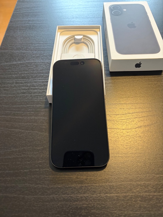 iPhone 17 256GB Softbank（スマホ）の商品画像 - 査定依頼日：2026年2月7日 - 最高査定価格：108,000円