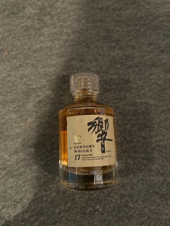 響　17年（お酒）の商品画像 - 査定依頼日：2026年7月7日 - 最高査定価格：7,000円