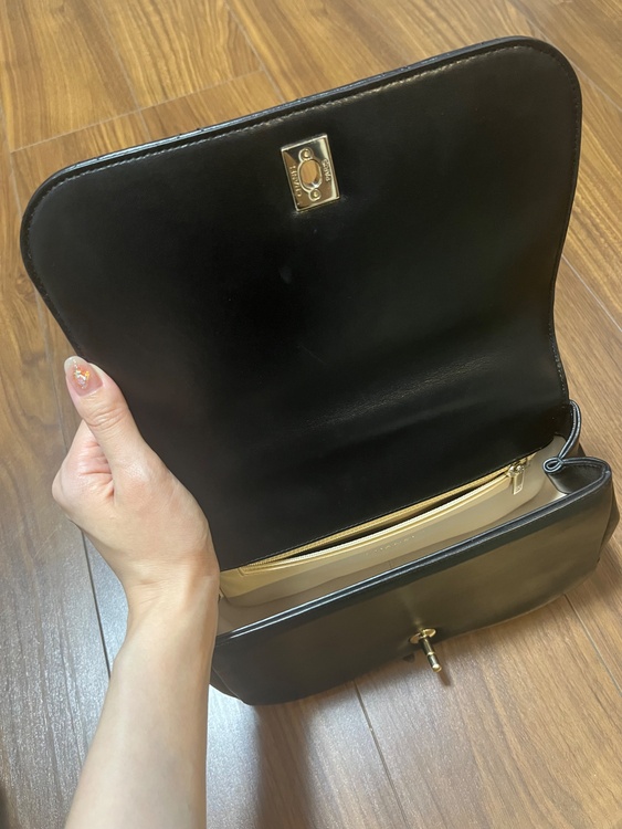 マトラッセハンドルショルダーバック（ブランドバッグ）の商品画像 - 査定依頼日：2025年12月7日 - 最高査定価格：410,000円