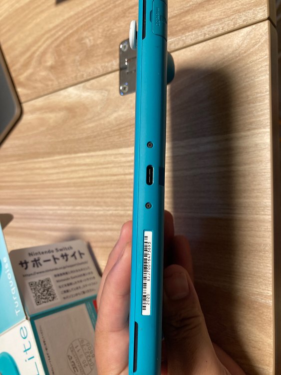 ニンテンドーSwitchライト（ゲーム機本体・ゲームソフト）の商品画像 - 査定依頼日：2023年5月7日 - 最高査定価格：8,000円