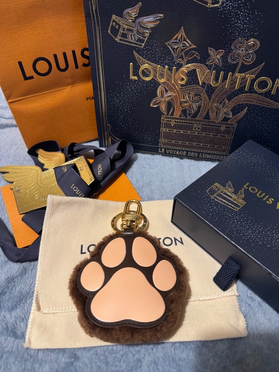 LV パウ」。犬の足跡デザイン 『新品未使用』 M02292（ブランド財布・小物）の商品画像 - 査定依頼日：2025年12月8日 - 最高査定価格：65,000円