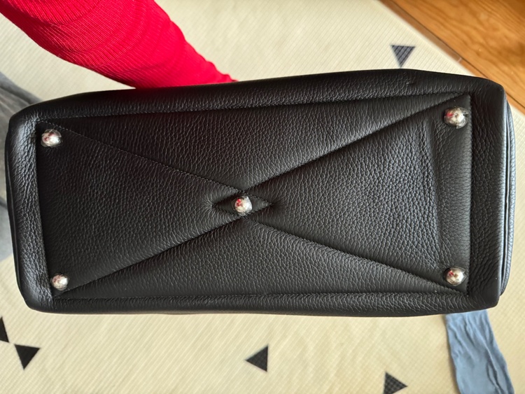 ヴィクトリア35（ブランドバッグ）の商品画像 - 査定依頼日：2025年12月20日 - 最高査定価格：450,000円