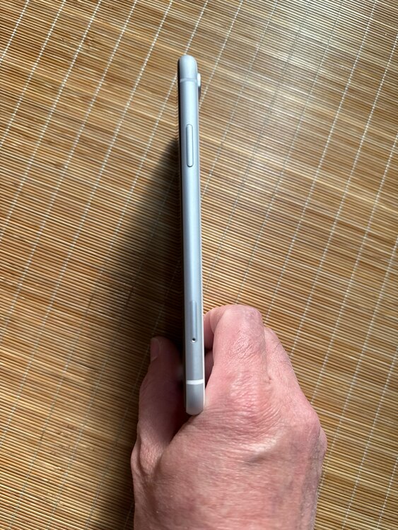 iPhone（スマホ）の商品画像 - 査定依頼日：2025年3月20日 - 最高査定価格：12,000円