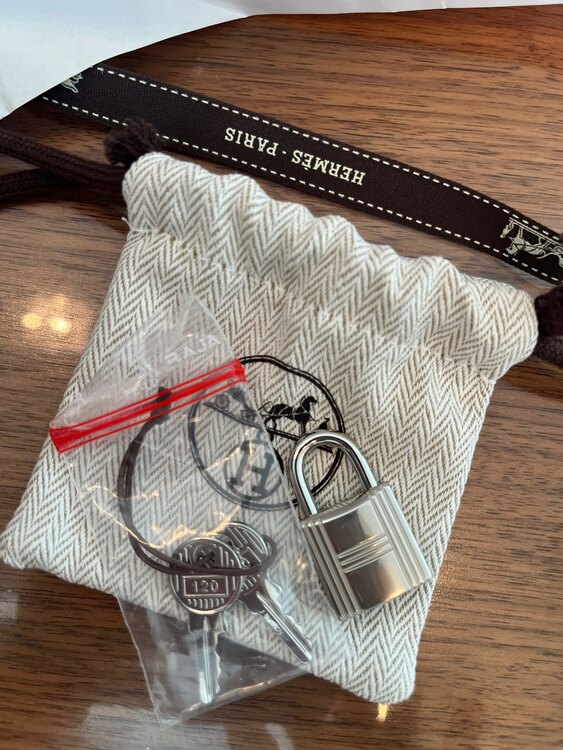 ピコタンロックPMカーゴ（ブランドバッグ）の商品画像 - 査定依頼日：2025年4月5日 - 最高査定価格：500,000円