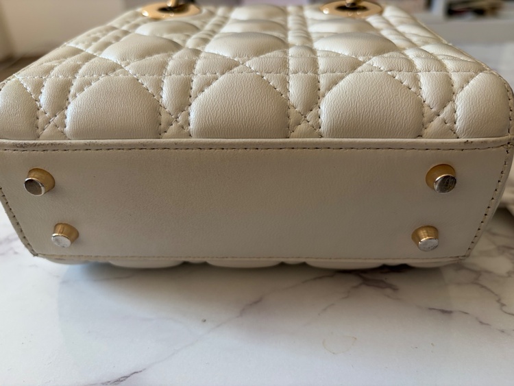 Lady Dior ミニ（ブランドバッグ）の商品画像 - 査定依頼日：2026年10月19日 - 最高査定価格：130,000円