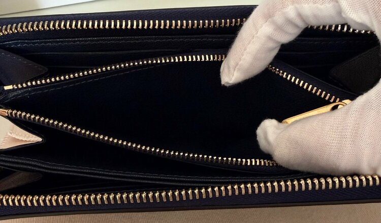 ジッピーウォレット ニロティカス（内側ゴートスキン） 紺色（ブランド財布・小物）の商品画像 - 査定依頼日：2026年3月17日 - 最高査定価格：100,000円