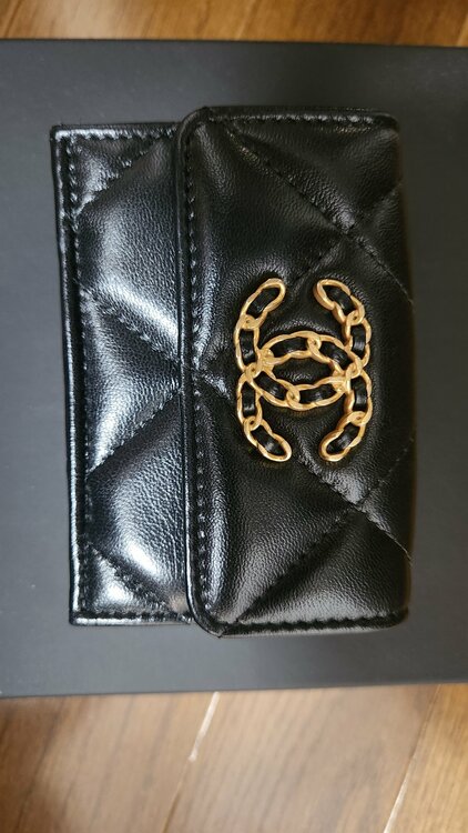 ディズヌフ三つ折りウォレット（ブランド財布・小物）の商品画像 - 査定依頼日：2026年10月14日 - 最高査定価格：50,000円