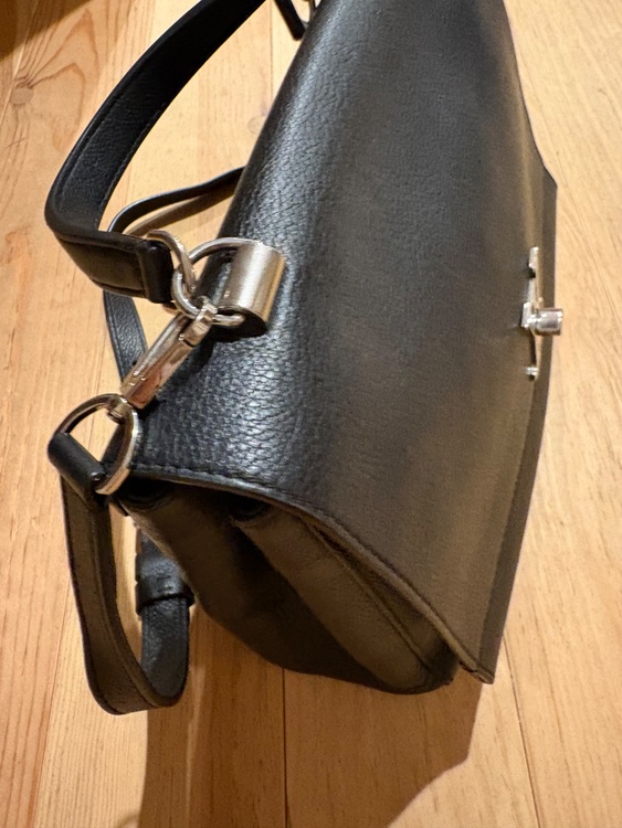 ロックミー（ブランドバッグ）の商品画像 - 査定依頼日：2026年3月26日 - 最高査定価格：140,000円