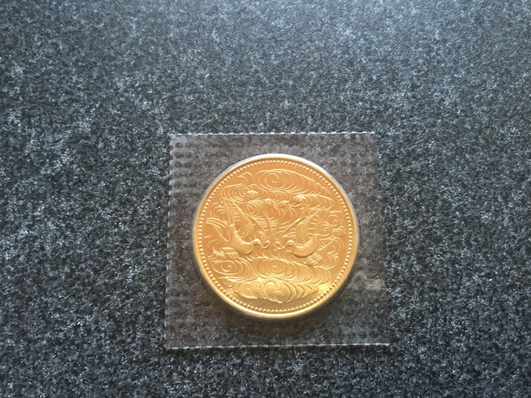 天皇陛下ご即位記念10万円金貨（金・貴金属）の商品画像 - 査定依頼日：2026年4月11日 - 最高査定価格：498,380円