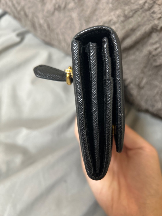 サフィアーノレザー  品番1MH132_QWA_F0002（ブランド財布・小物）の商品画像 - 査定依頼日：2025年9月29日 - 最高査定価格：12,000円