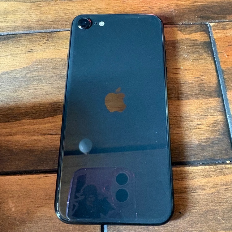 iPhone SE（スマホ）の商品画像 - 査定依頼日：2025年12月30日 - 最高査定価格：20,000円