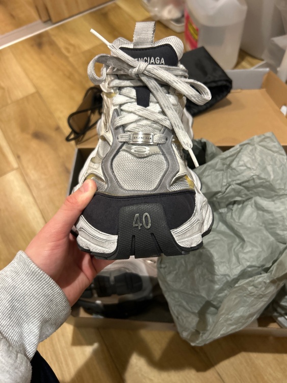 バレンシアガ  （ブランドバッグ）の商品画像 - 査定依頼日：2026年3月21日 - 最高査定価格：45,000円