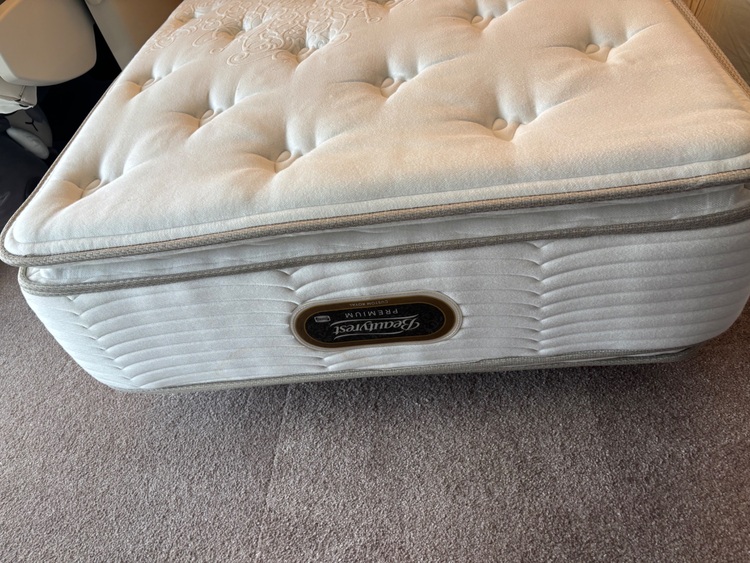 シモンズ　ビューティーレストプレミアム（家具・寝具）の商品画像 - 査定依頼日：2025年9月27日 - 最高査定価格：3,000円