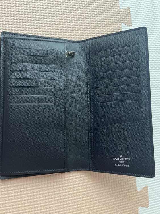 ポルトフォイユブラザブラックメンズメタリック（ブランド財布・小物）の商品画像 - 査定依頼日：2025年9月7日 - 最高査定価格：17,000円