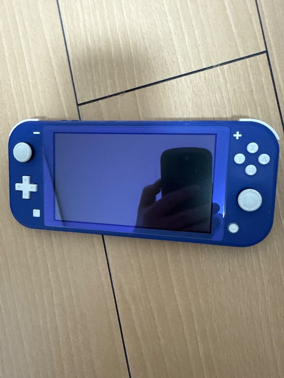 Switch right ブルー（ゲーム機本体・ゲームソフト）の商品画像 - 査定依頼日：2025年11月21日 - 最高査定価格：9,500円