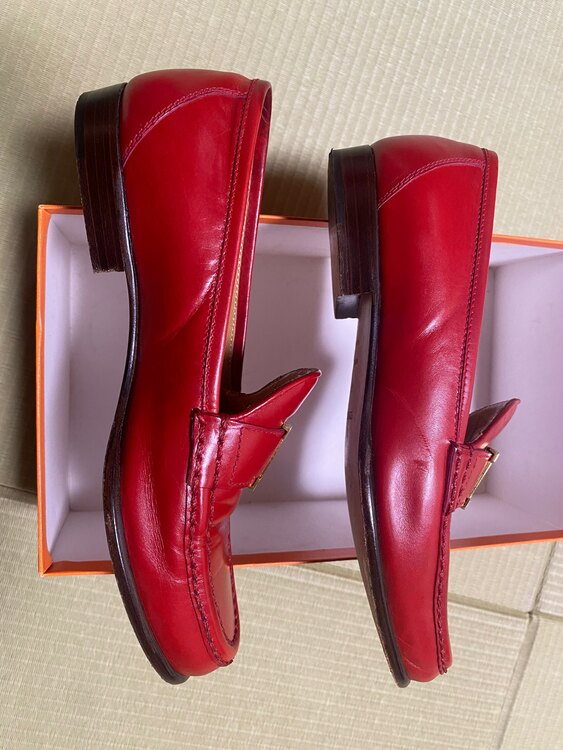 エルメス　赤　ローファー（古着・ファッション）の商品画像 - 査定依頼日：2024年11月17日 - 最高査定価格：40,000円