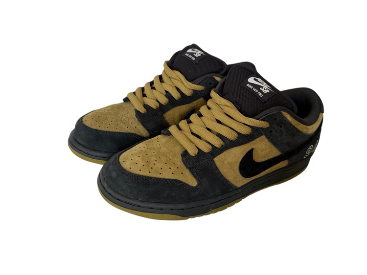 Supreme × Nike SB Dunk Low "Camper Green（古着・ファッション）の商品画像 - 査定依頼日：2026年4月11日 - 最高査定価格：20,000円