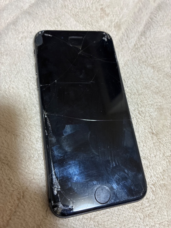 スマートフォン（スマホ）の商品画像 - 査定依頼日：2026年2月15日 - 最高査定価格：4,000円