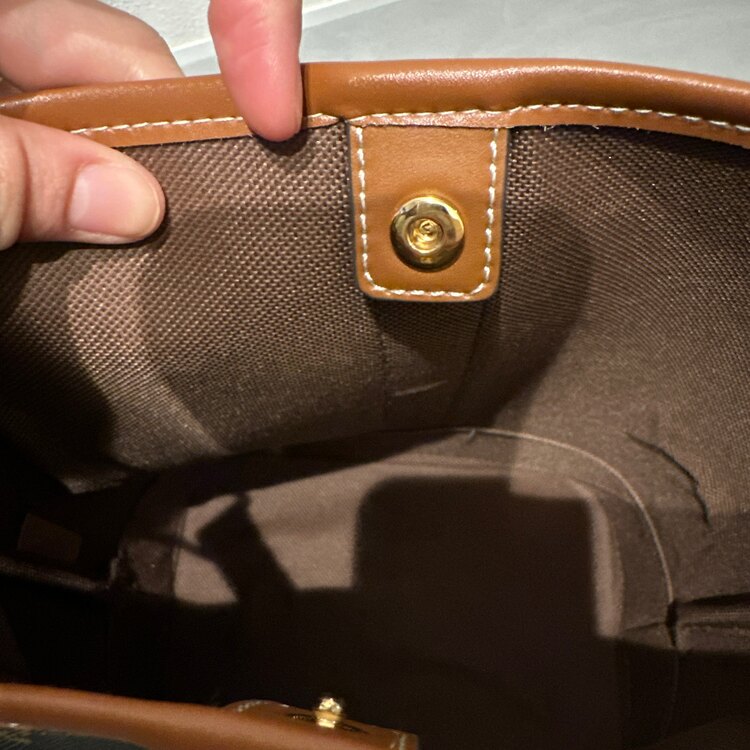 トリオンフ　スモールバケット　ショルダーバッグ（ブランドバッグ）の商品画像 - 査定依頼日：2025年5月30日 - 最高査定価格：130,000円