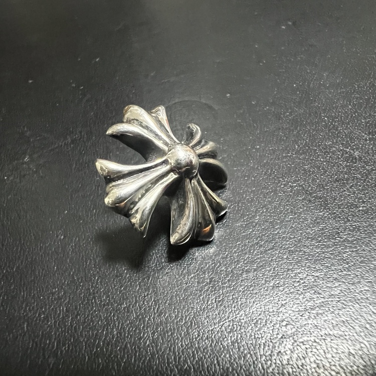 ピンズ　CHクロス（古着・ファッション）の商品画像 - 査定依頼日：2026年1月5日 - 最高査定価格：60,000円