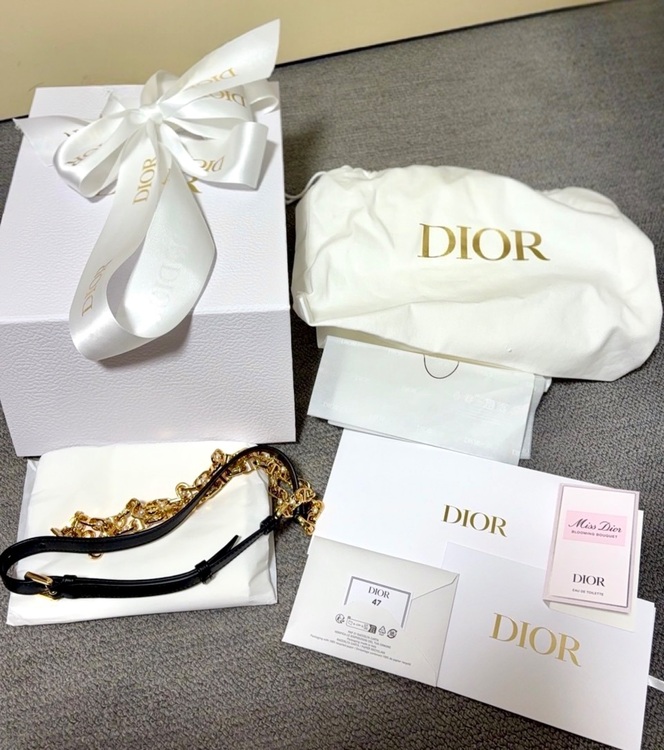 Dior Jolie トップハンドルバッグ スモール（ブランドバッグ）の商品画像 - 査定依頼日：2025年8月18日 - 最高査定価格：400,000円