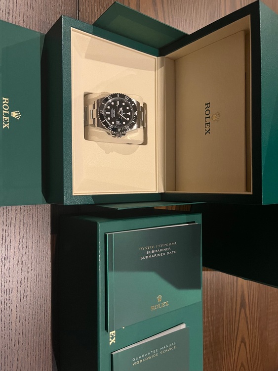 サブマリーナデイト（高級時計）の商品画像 - 査定依頼日：2025年6月25日 - 最高査定価格：2,120,000円