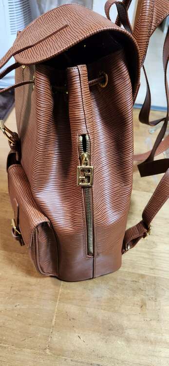 フェンディ  （ブランドバッグ）の商品画像 - 査定依頼日：2025年3月22日 - 最高査定価格：30,000円