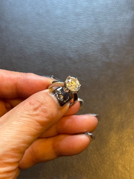 ダイヤモンド（金・貴金属）の商品画像 - 査定依頼日：2025年7月18日 - 最高査定価格：5,000,000円