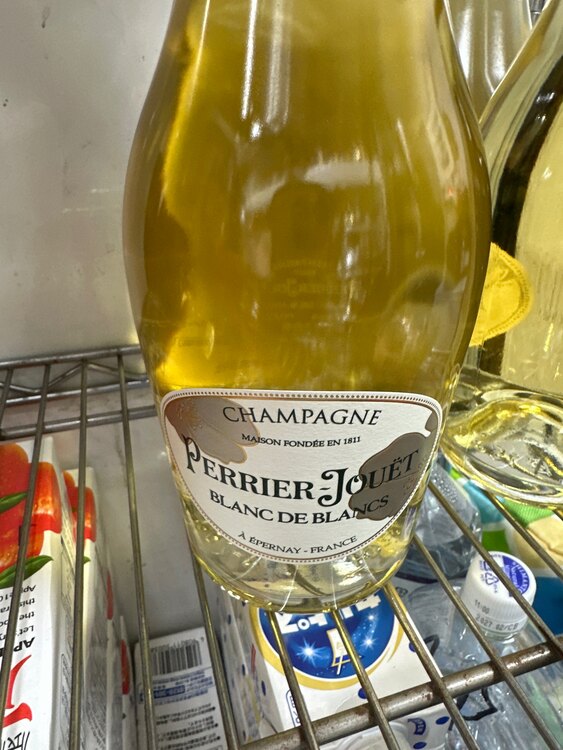 シャンパン ペリエ・ジュエ （お酒）の商品画像 - 査定依頼日：2025年5月9日 - 最高査定価格：6,000円