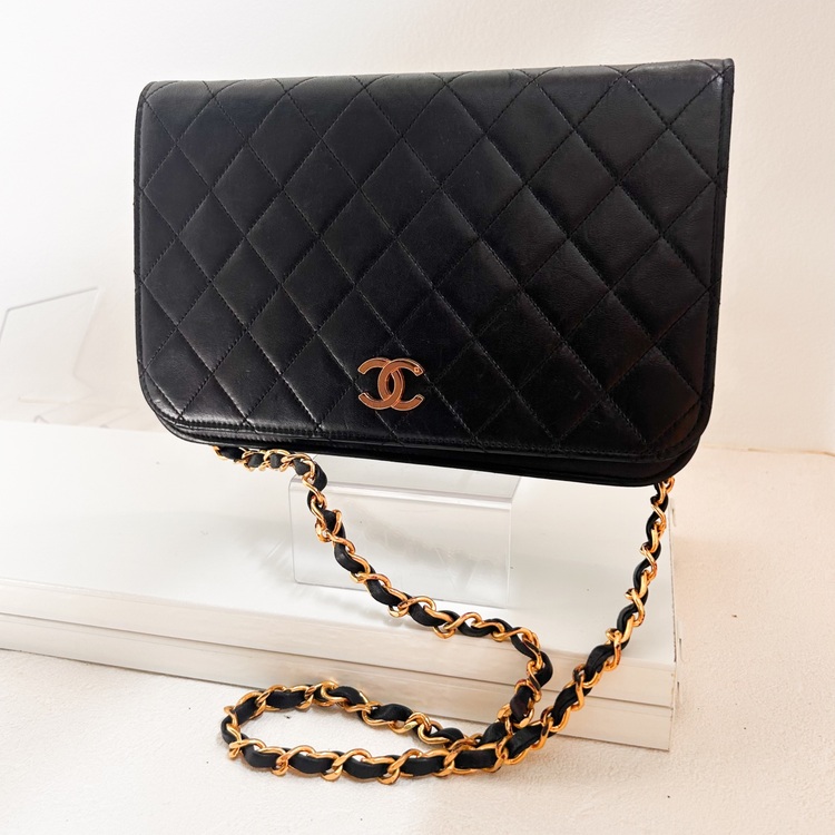 マトラッセ ラム プッシュロック a7766（ブランドバッグ）の商品画像 - 査定依頼日：2025年9月6日 - 最高査定価格：50,000円