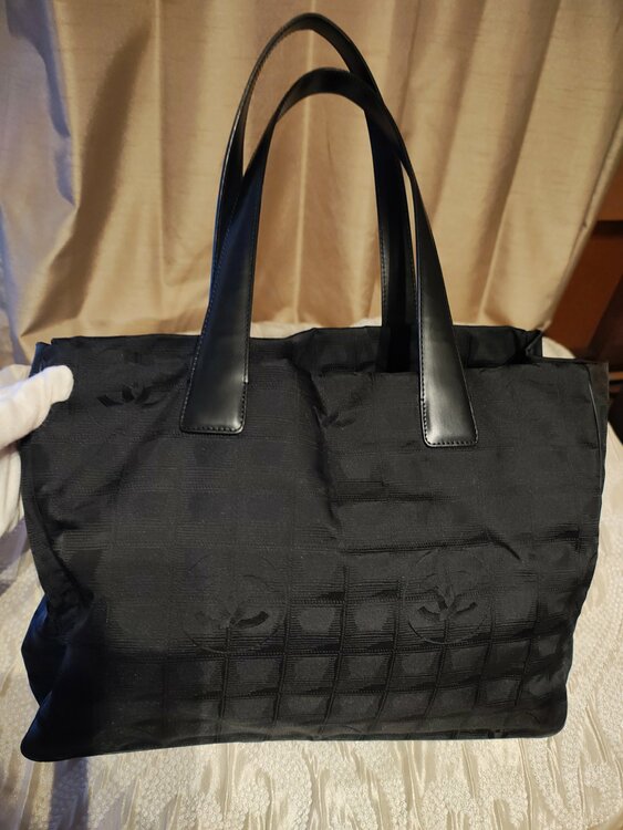 ニュートラベルライン トートMM ココマーク ショルダーバッグ（ブランドバッグ）の商品画像 - 査定依頼日：2026年5月3日 - 最高査定価格：30,000円