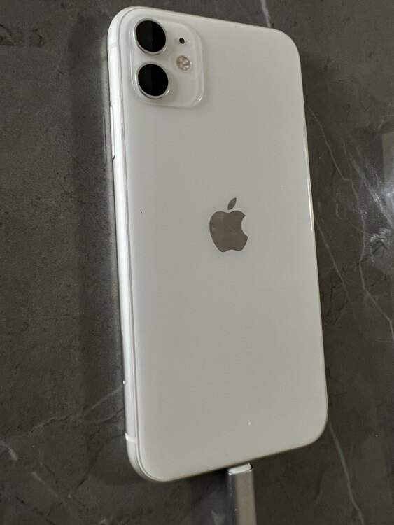 iPhone 11 64GB 楽天モバイル 画面割れ（スマホ）の商品画像 - 査定依頼日：2025年5月21日 - 最高査定価格：4,000円