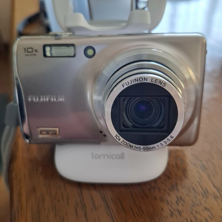 Fine Pix F80EXR（カメラ）の商品画像 - 査定依頼日：2026年4月17日 - 最高査定価格：6,100円
