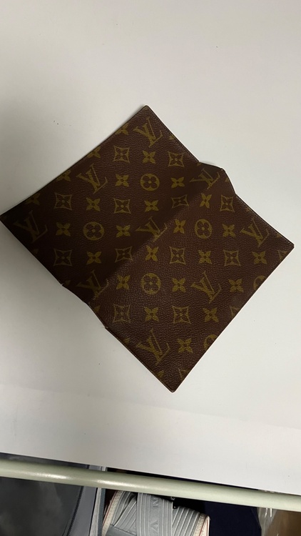 札財布（ブランド財布・小物）の商品画像 - 査定依頼日：2026年8月22日 - 最高査定価格：10,000円