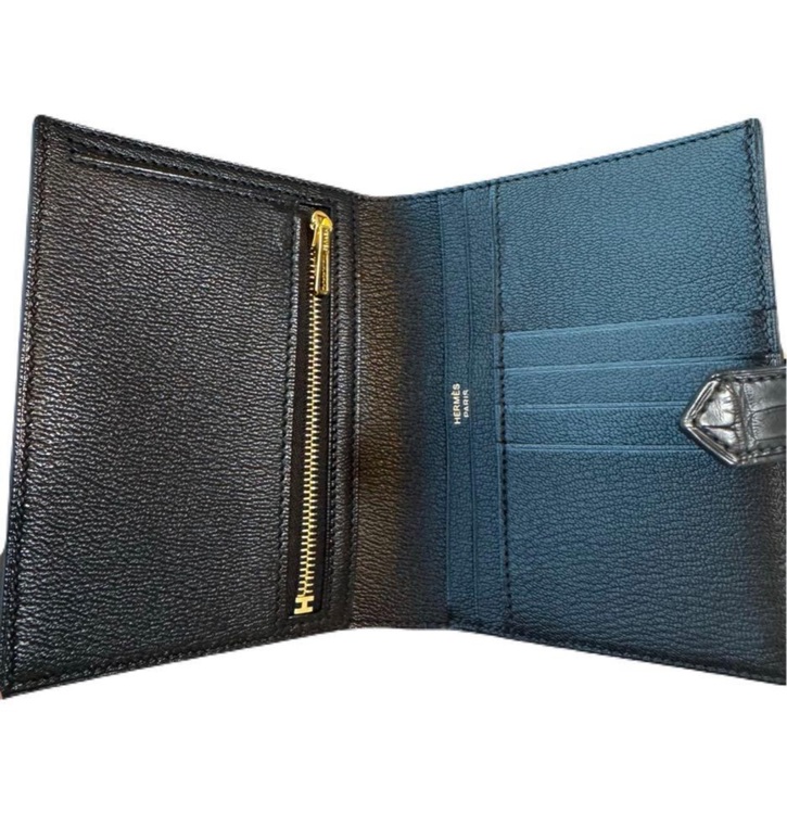 ベアン　コンパクト　クロコ（ブランド財布・小物）の商品画像 - 査定依頼日：2025年10月4日 - 最高査定価格：100,000円