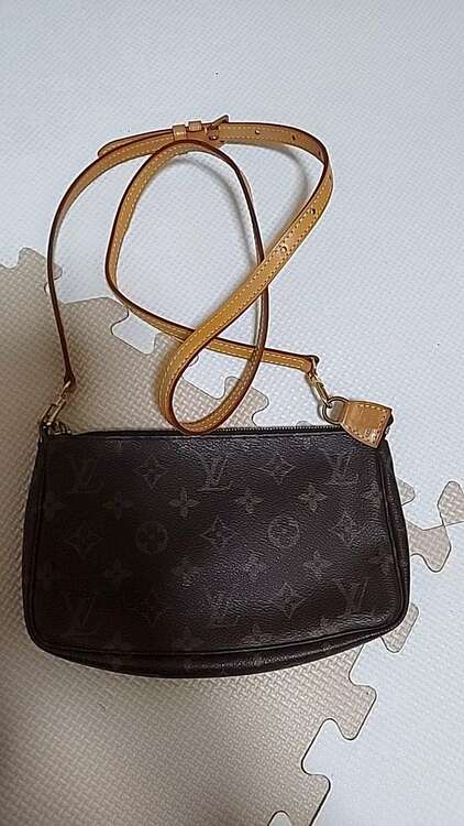 アクセサリーポーチ（ブランド財布・小物）の商品画像 - 査定依頼日：2025年4月5日 - 最高査定価格：50,000円