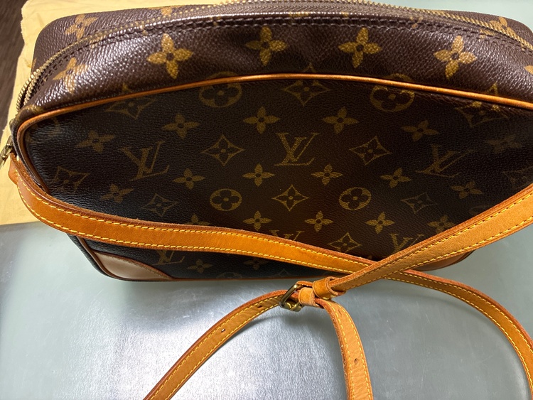 メロカデロ27ショルダーバッグ（ブランドバッグ）の商品画像 - 査定依頼日：2025年12月31日 - 最高査定価格：20,000円