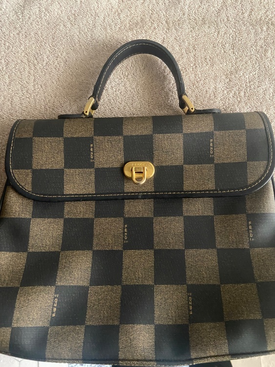 FENDI（ブランドバッグ）の商品画像 - 査定依頼日：2026年3月17日 - 最高査定価格：30,000円