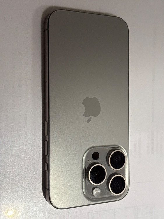 iPhone 15 Pro 256GB SIMフリー（スマホ）の商品画像 - 査定依頼日：2025年12月27日 - 最高査定価格：87,000円