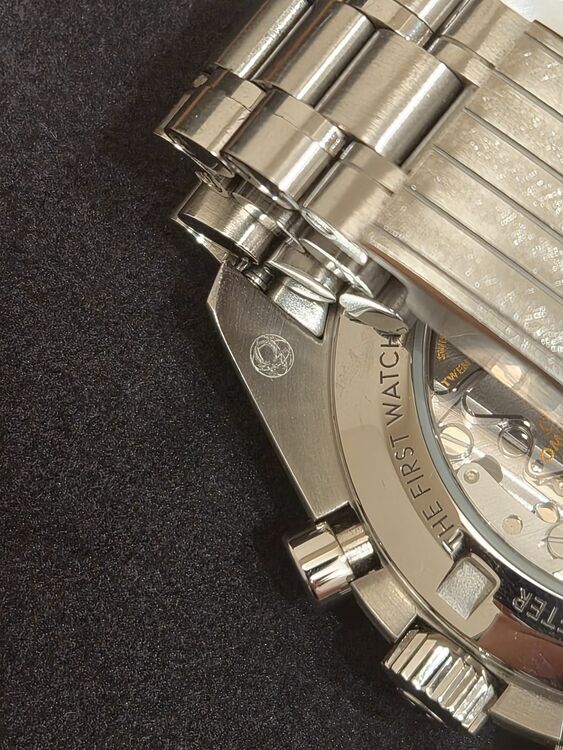 ムーンウォッチ プロフェッショナ﻿ル 42 mm￥1,276,000（高級時計）の商品画像 - 査定依頼日：2025年9月1日 - 最高査定価格：950,000円