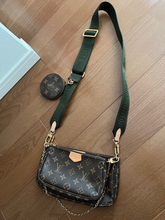 ミュルティ･ポシェット･アクセソワール（ブランドバッグ）の商品画像 - 査定依頼日：2025年1月10日 - 最高査定価格：240,000円