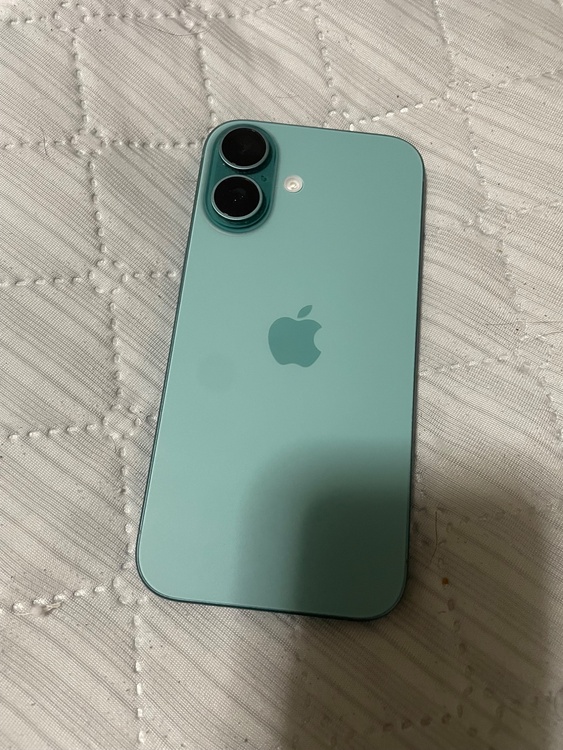 iPhone 16 128GB au（スマホ）の商品画像 - 査定依頼日：2026年3月16日 - 最高査定価格：45,000円