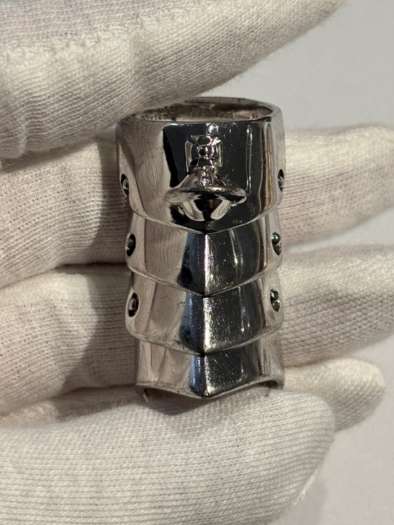 Vivienne Westwood（古着・ファッション）の商品画像 - 査定依頼日：2026年6月26日 - 最高査定価格：100,000円