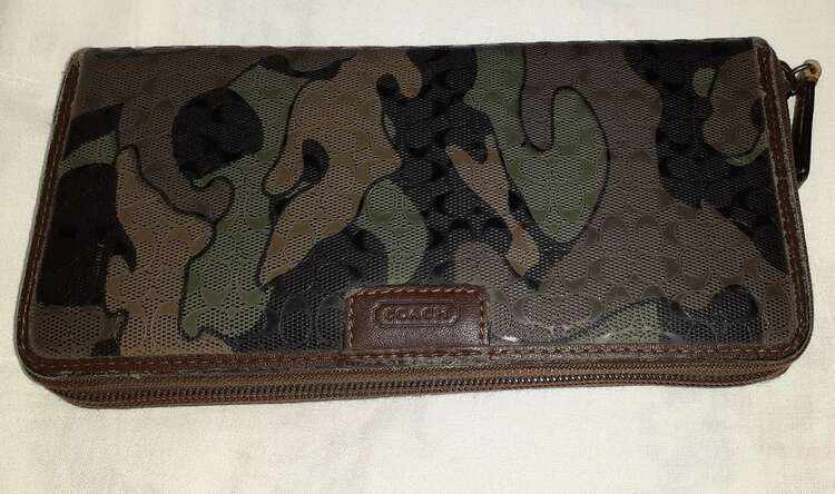 財布（ブランド財布・小物）の商品画像 - 査定依頼日：2025年1月26日 - 最高査定価格：1,500円