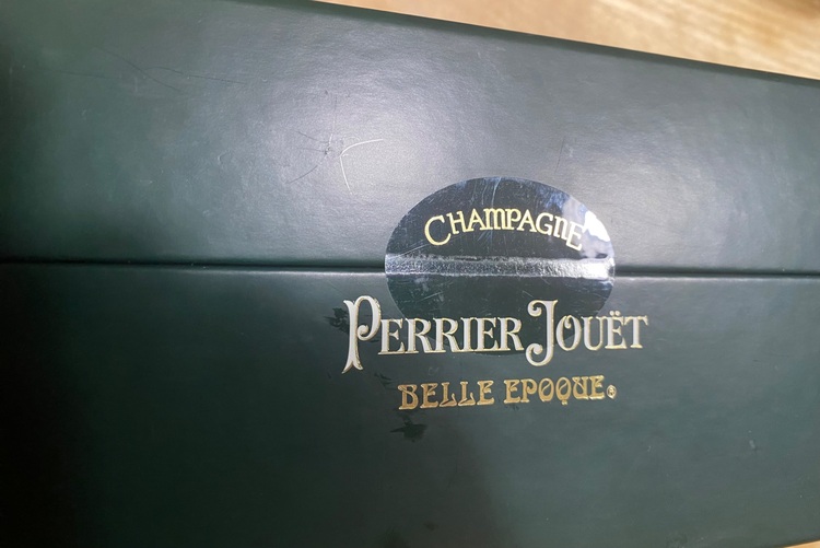シャンパン ペリエ・ジュエ （お酒）の商品画像 - 査定依頼日：2025年10月10日 - 最高査定価格：15,000円