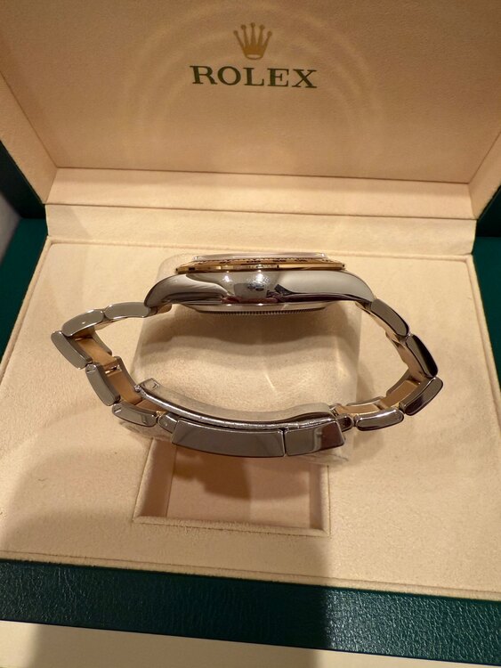 ロレックス デイトナ 116503（高級時計）の商品画像 - 査定依頼日：2025年1月12日 - 最高査定価格：3,600,000円