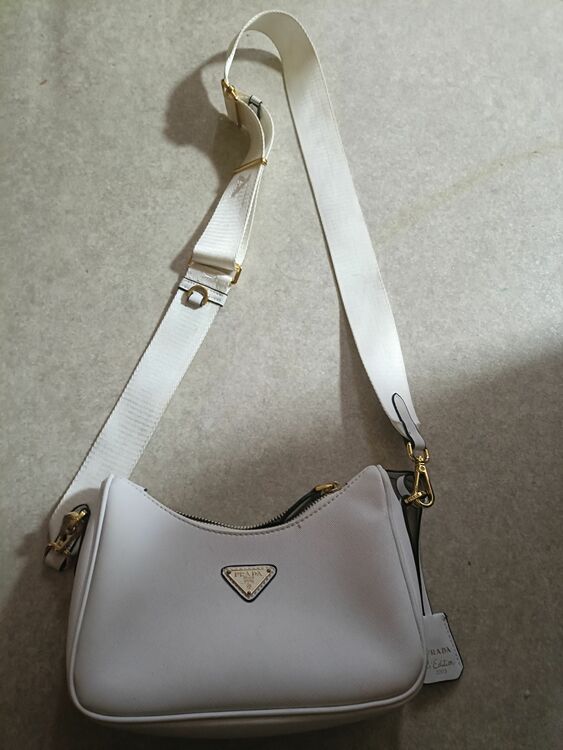 プラダ  （ブランドバッグ）の商品画像 - 査定依頼日：2025年10月10日 - 最高査定価格：40,000円