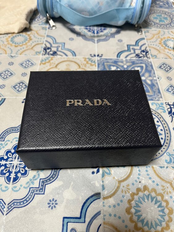 プラダ　財布（ブランド財布・小物）の商品画像 - 査定依頼日：2025年1月28日 - 最高査定価格：30,000円